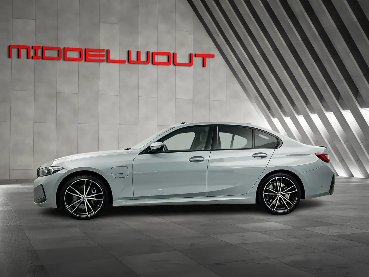 330e xDrive M-Sport Pro Schuifdak/M3-Stoelen/Memory/HUD