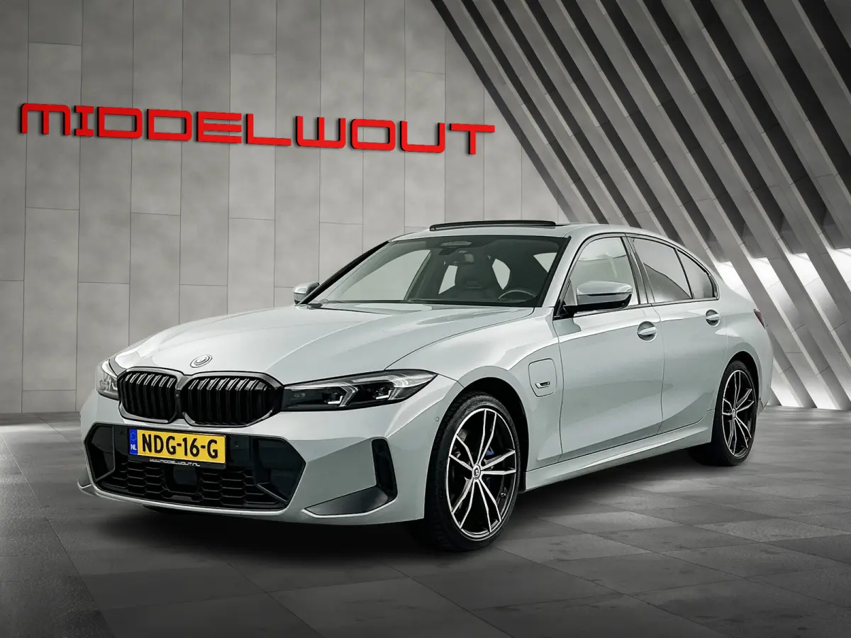 330e xDrive M-Sport Pro Schuifdak/M3-Stoelen/Memory/HUD