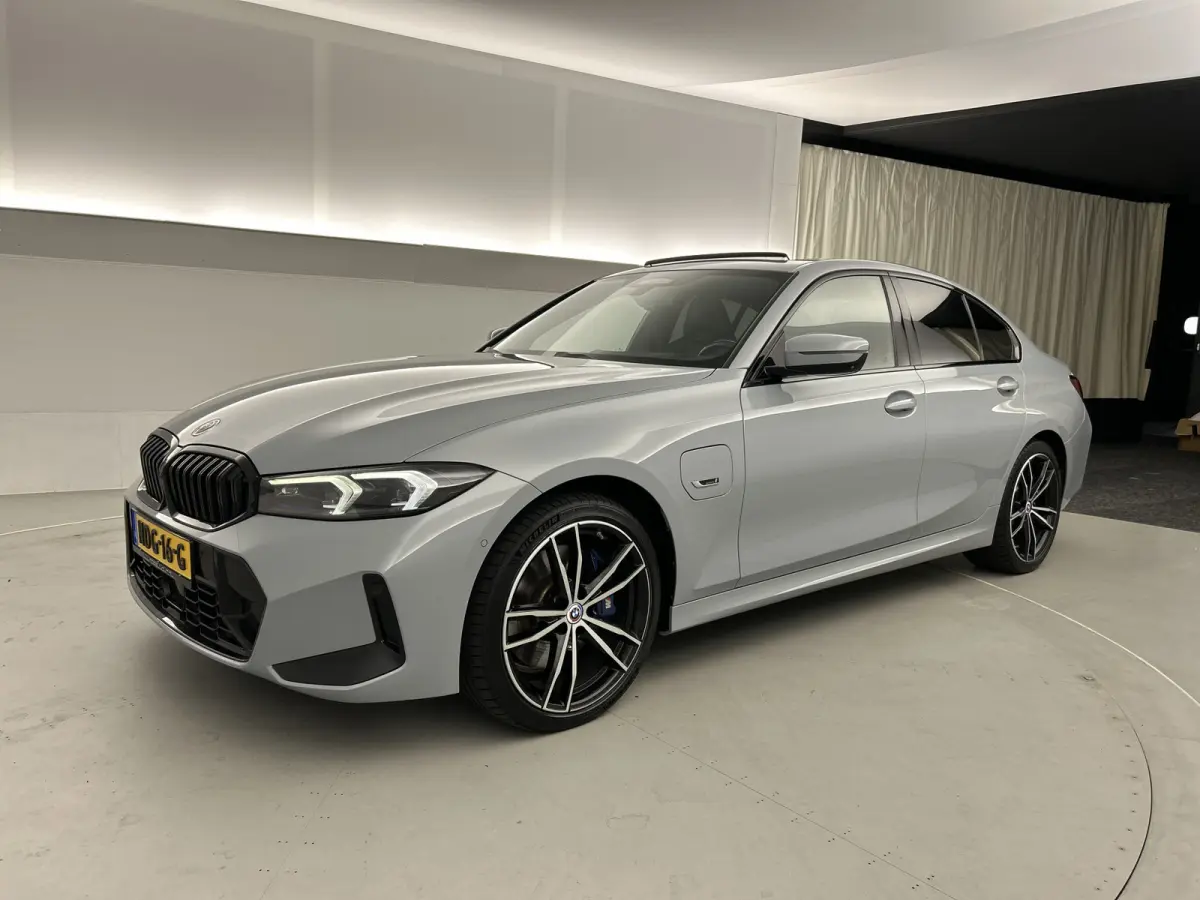 330e xDrive M-Sport Pro Schuifdak/M3-Stoelen/Memory/HUD