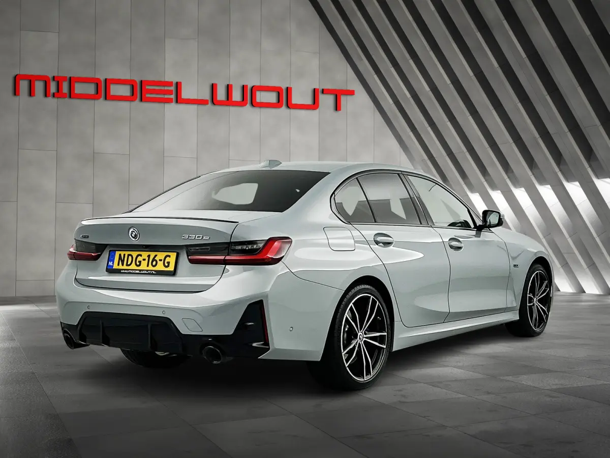 330e xDrive M-Sport Pro Schuifdak/M3-Stoelen/Memory/HUD