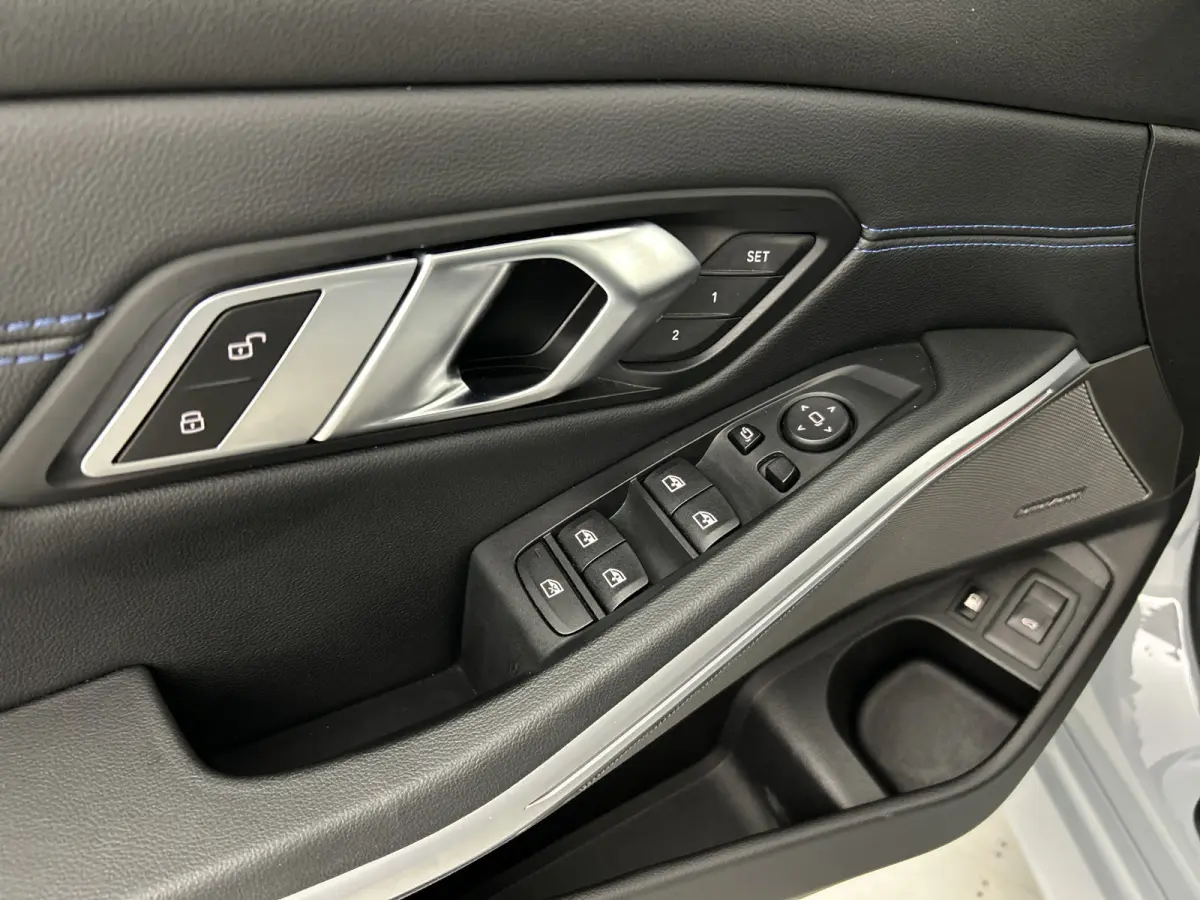 330e xDrive M-Sport Pro Schuifdak/M3-Stoelen/Memory/HUD