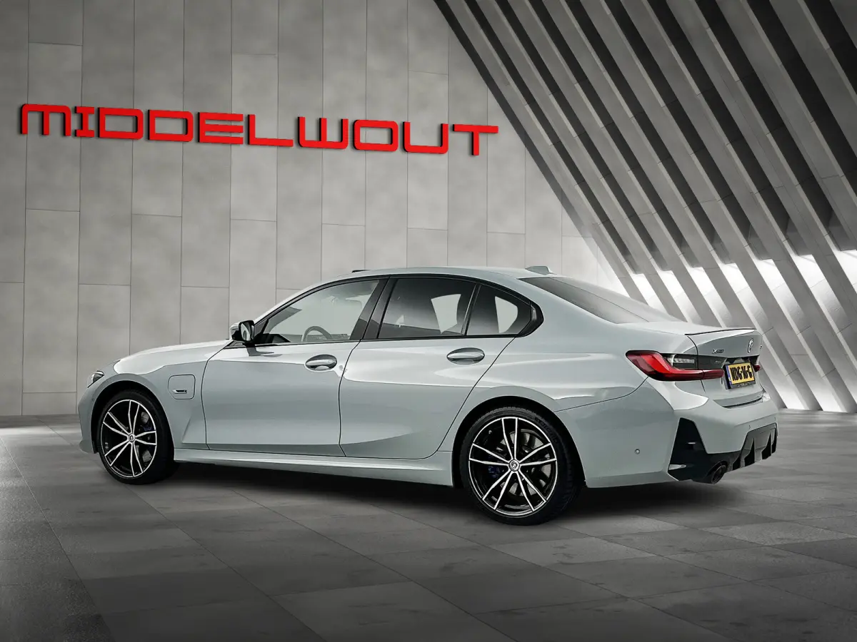 330e xDrive M-Sport Pro Schuifdak/M3-Stoelen/Memory/HUD
