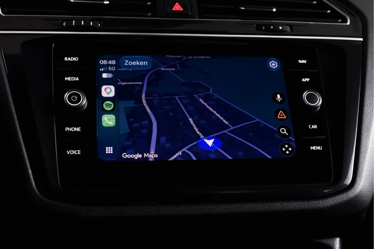1.5 TSI R-Line Business+ | Elek. Trekhaak | S/K-Panodak | Dig. Cockpit | Adapt. Cruise | Stoel-+Stuurverw. | PDC | Camera | NAV + Carplay/Android | ECC | Elek. Klep | LM 20" |