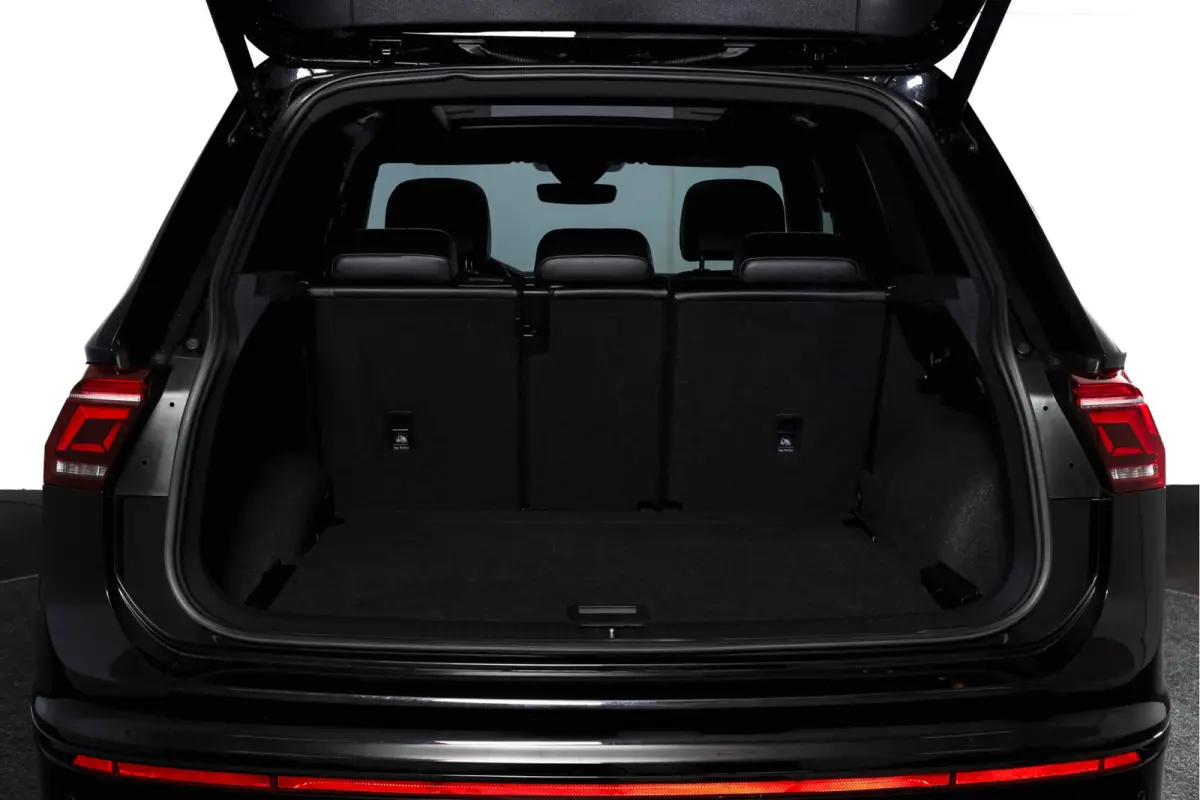 1.5 TSI R-Line Business+ | Elek. Trekhaak | S/K-Panodak | Dig. Cockpit | Adapt. Cruise | Stoel-+Stuurverw. | PDC | Camera | NAV + Carplay/Android | ECC | Elek. Klep | LM 20" |