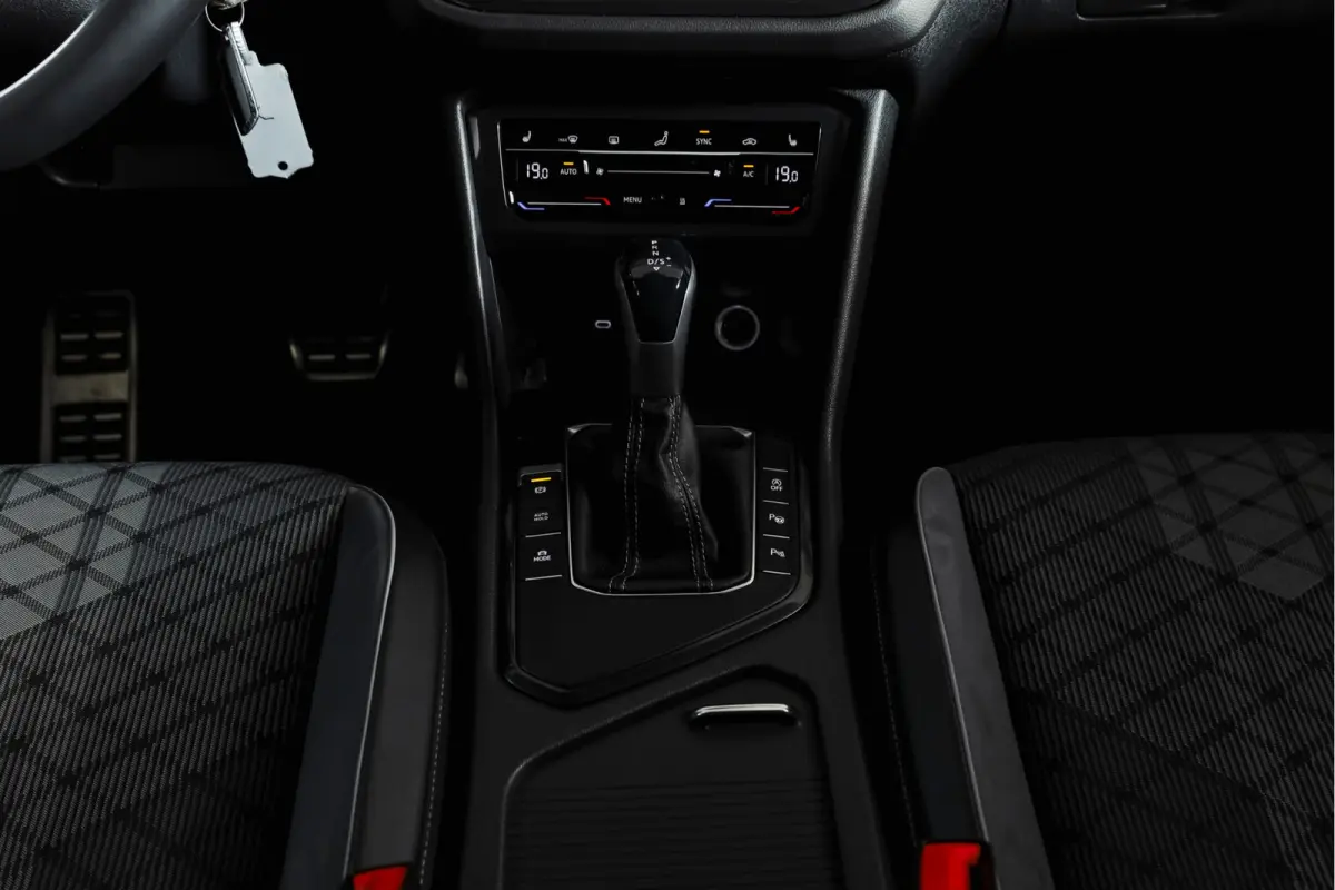 1.5 TSI R-Line Business+ | Elek. Trekhaak | S/K-Panodak | Dig. Cockpit | Adapt. Cruise | Stoel-+Stuurverw. | PDC | Camera | NAV + Carplay/Android | ECC | Elek. Klep | LM 20" |