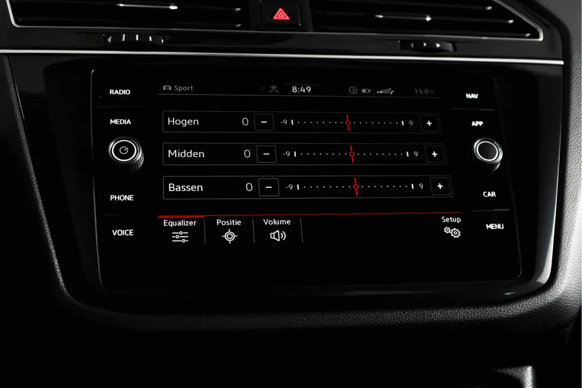 1.5 TSI R-Line Business+ | Elek. Trekhaak | S/K-Panodak | Dig. Cockpit | Adapt. Cruise | Stoel-+Stuurverw. | PDC | Camera | NAV + Carplay/Android | ECC | Elek. Klep | LM 20" |