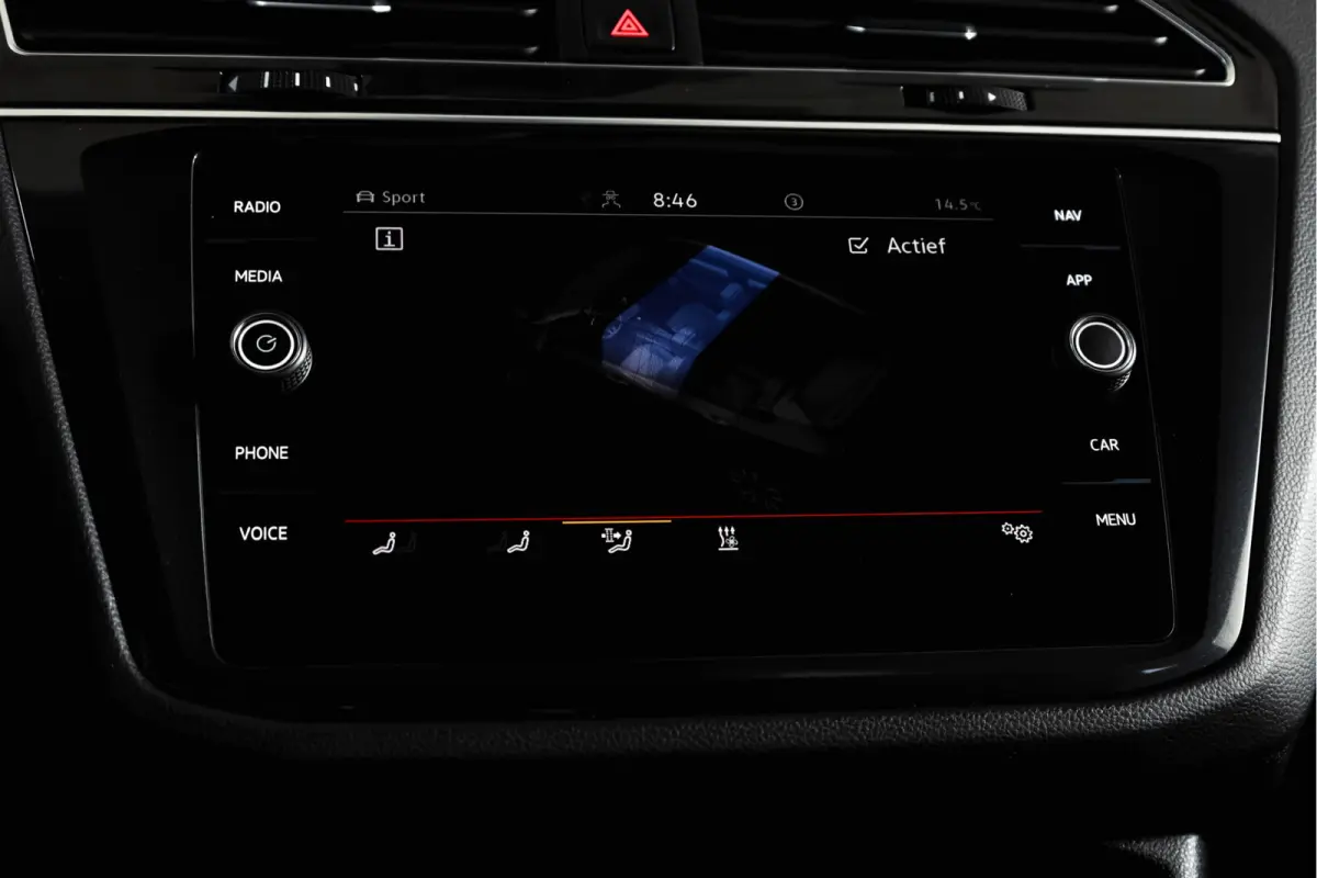 1.5 TSI R-Line Business+ | Elek. Trekhaak | S/K-Panodak | Dig. Cockpit | Adapt. Cruise | Stoel-+Stuurverw. | PDC | Camera | NAV + Carplay/Android | ECC | Elek. Klep | LM 20" |