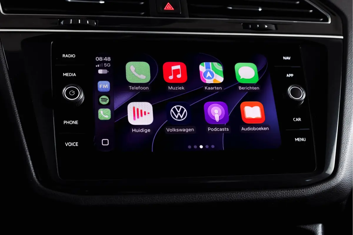 1.5 TSI R-Line Business+ | Elek. Trekhaak | S/K-Panodak | Dig. Cockpit | Adapt. Cruise | Stoel-+Stuurverw. | PDC | Camera | NAV + Carplay/Android | ECC | Elek. Klep | LM 20" |