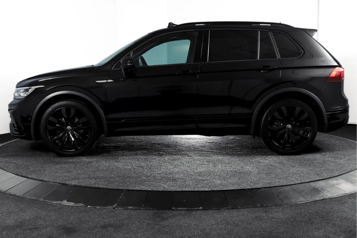 1.5 TSI R-Line Business+ | Elek. Trekhaak | S/K-Panodak | Dig. Cockpit | Adapt. Cruise | Stoel-+Stuurverw. | PDC | Camera | NAV + Carplay/Android | ECC | Elek. Klep | LM 20" |
