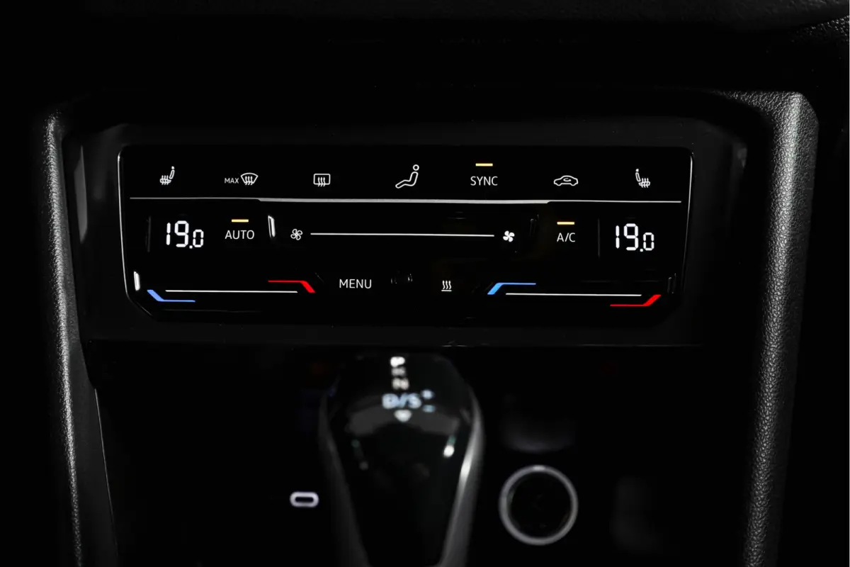 1.5 TSI R-Line Business+ | Elek. Trekhaak | S/K-Panodak | Dig. Cockpit | Adapt. Cruise | Stoel-+Stuurverw. | PDC | Camera | NAV + Carplay/Android | ECC | Elek. Klep | LM 20" |