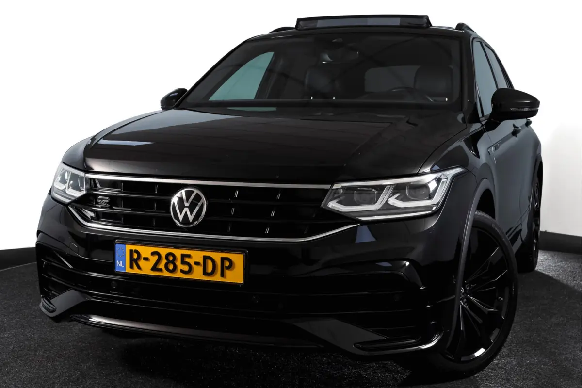 1.5 TSI R-Line Business+ | Elek. Trekhaak | S/K-Panodak | Dig. Cockpit | Adapt. Cruise | Stoel-+Stuurverw. | PDC | Camera | NAV + Carplay/Android | ECC | Elek. Klep | LM 20" |