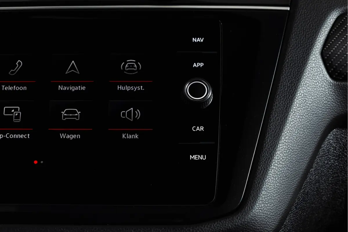 1.5 TSI R-Line Business+ | Elek. Trekhaak | S/K-Panodak | Dig. Cockpit | Adapt. Cruise | Stoel-+Stuurverw. | PDC | Camera | NAV + Carplay/Android | ECC | Elek. Klep | LM 20" |