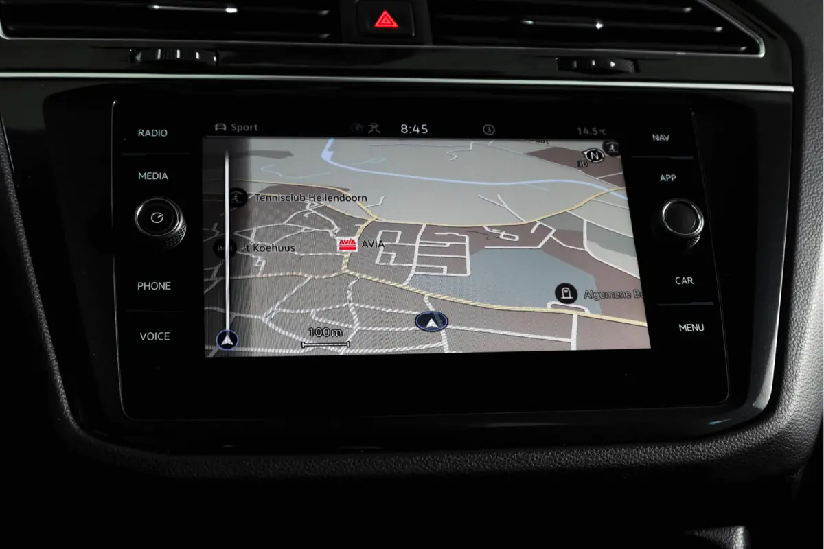 1.5 TSI R-Line Business+ | Elek. Trekhaak | S/K-Panodak | Dig. Cockpit | Adapt. Cruise | Stoel-+Stuurverw. | PDC | Camera | NAV + Carplay/Android | ECC | Elek. Klep | LM 20" |
