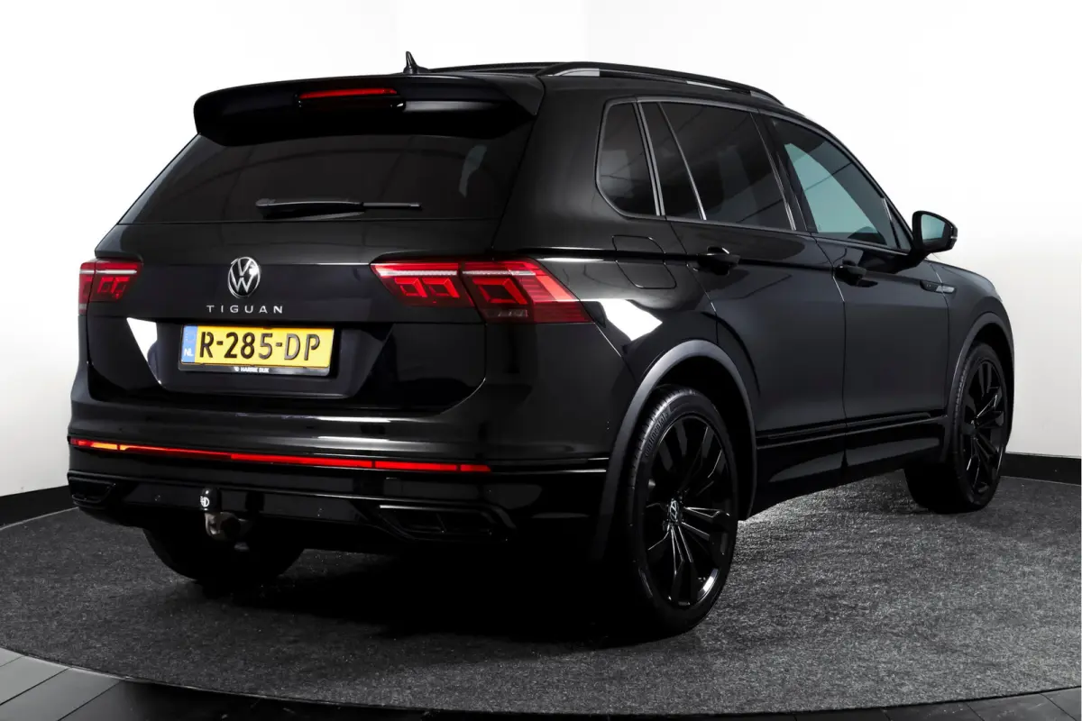 1.5 TSI R-Line Business+ | Elek. Trekhaak | S/K-Panodak | Dig. Cockpit | Adapt. Cruise | Stoel-+Stuurverw. | PDC | Camera | NAV + Carplay/Android | ECC | Elek. Klep | LM 20" |