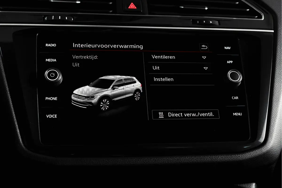 1.5 TSI R-Line Business+ | Elek. Trekhaak | S/K-Panodak | Dig. Cockpit | Adapt. Cruise | Stoel-+Stuurverw. | PDC | Camera | NAV + Carplay/Android | ECC | Elek. Klep | LM 20" |