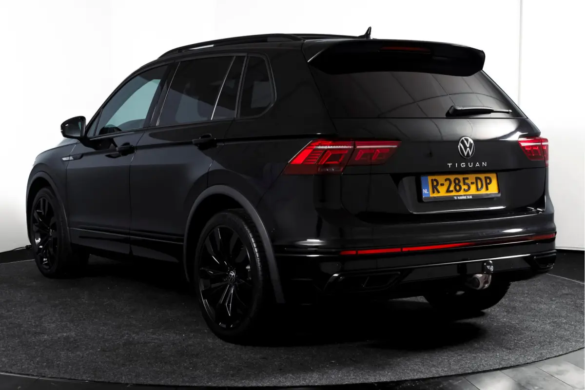 1.5 TSI R-Line Business+ | Elek. Trekhaak | S/K-Panodak | Dig. Cockpit | Adapt. Cruise | Stoel-+Stuurverw. | PDC | Camera | NAV + Carplay/Android | ECC | Elek. Klep | LM 20" |