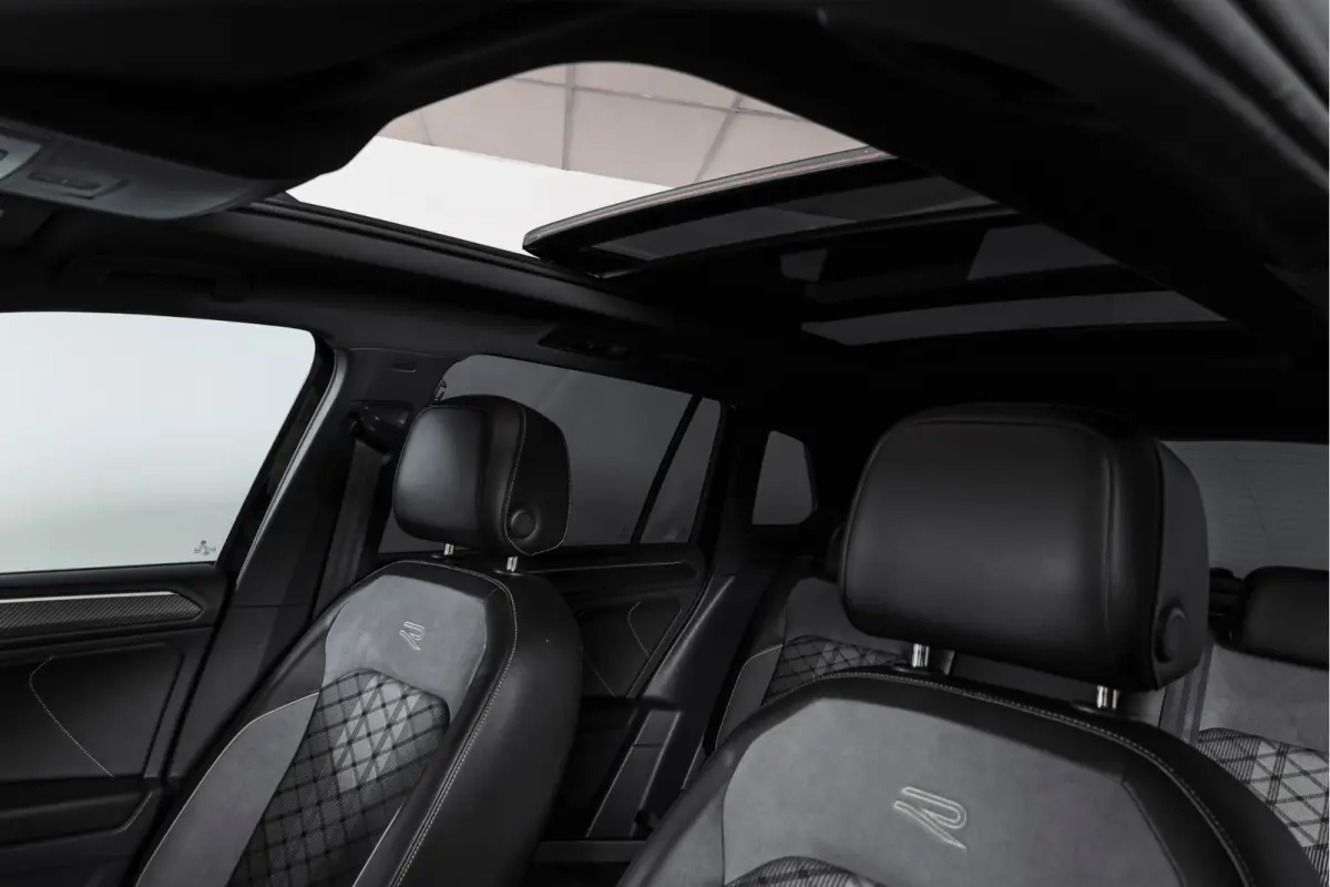 1.5 TSI R-Line Business+ | Elek. Trekhaak | S/K-Panodak | Dig. Cockpit | Adapt. Cruise | Stoel-+Stuurverw. | PDC | Camera | NAV + Carplay/Android | ECC | Elek. Klep | LM 20" |