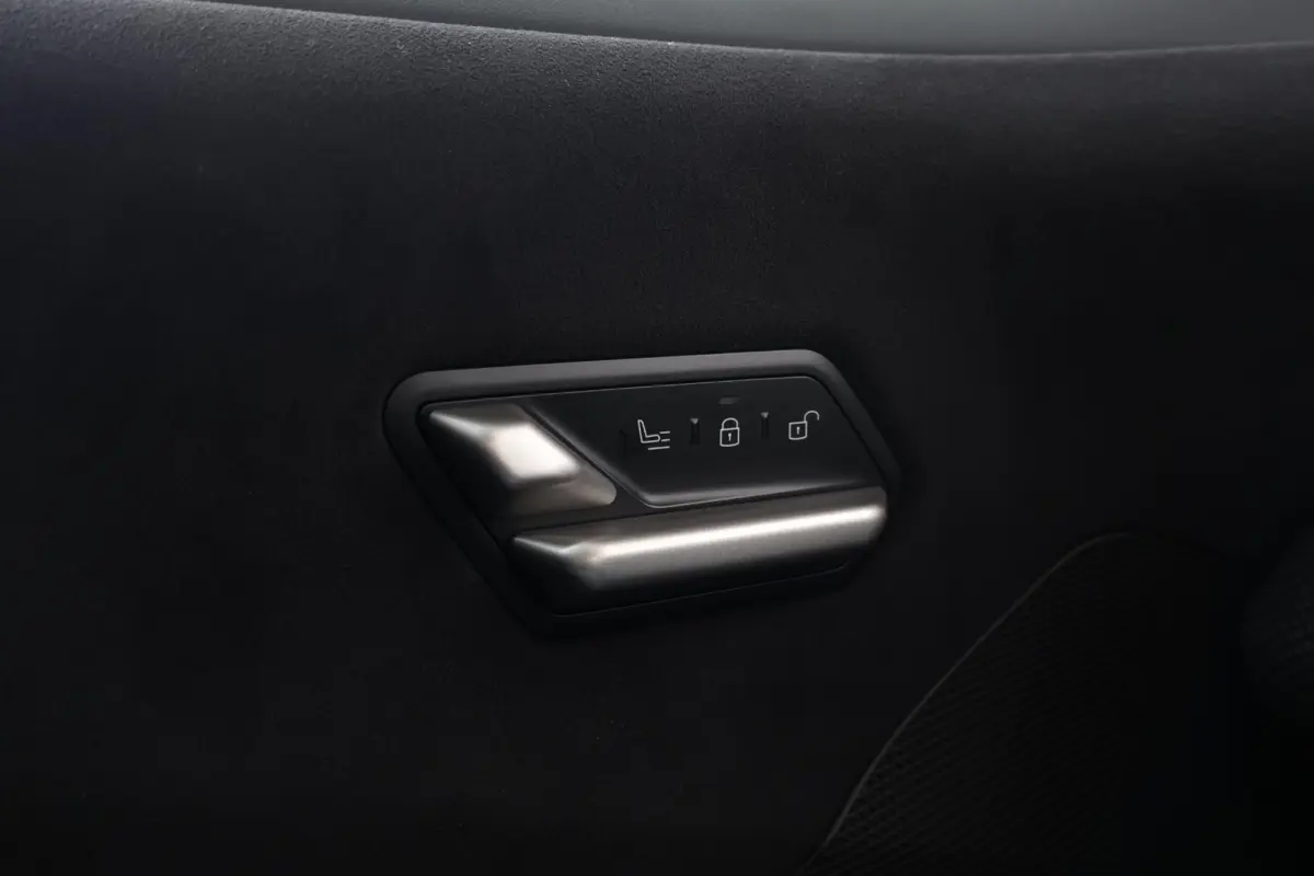 40 eDrive 83 kWh | Sport Pakket Pro | Panorama Dak | Trekhaak | Harman Kardon | Head-Up |