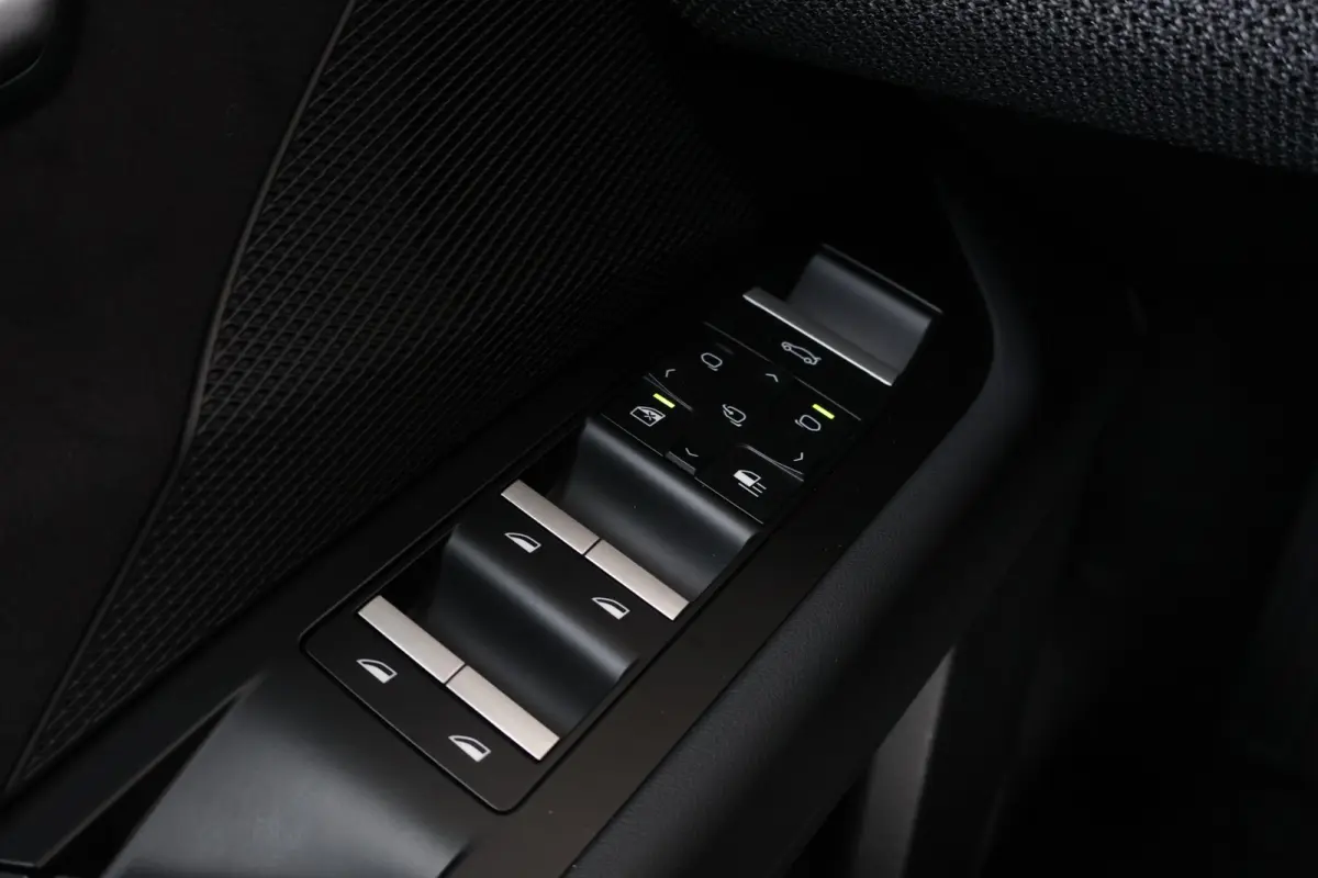40 eDrive 83 kWh | Sport Pakket Pro | Panorama Dak | Trekhaak | Harman Kardon | Head-Up |