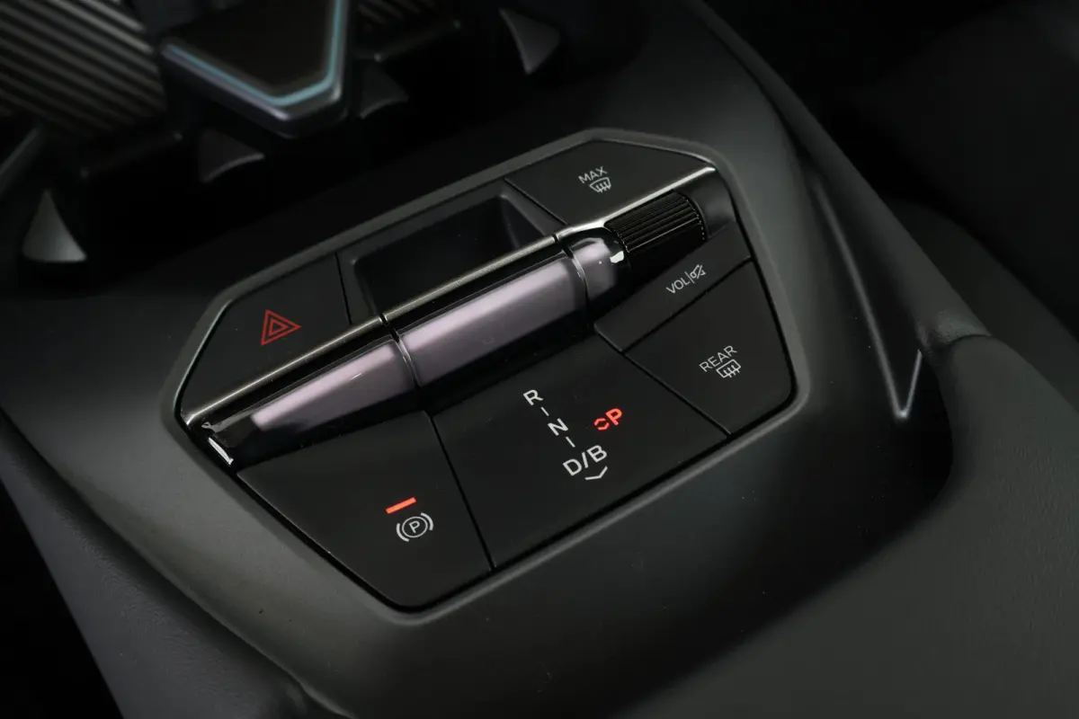 40 eDrive 83 kWh | Sport Pakket Pro | Panorama Dak | Trekhaak | Harman Kardon | Head-Up |