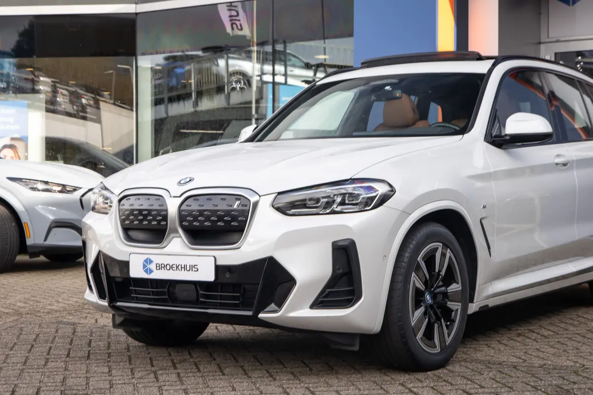 Executive 80 kWh | SOH 98% | Pano | Trekhaak | Leder+memory | Camera | Cruise adaptief | Elektrisch bedienbare achterklep | Stoelverwarming | Achteruitrijcamera | Apple Carplay/Android Auto|