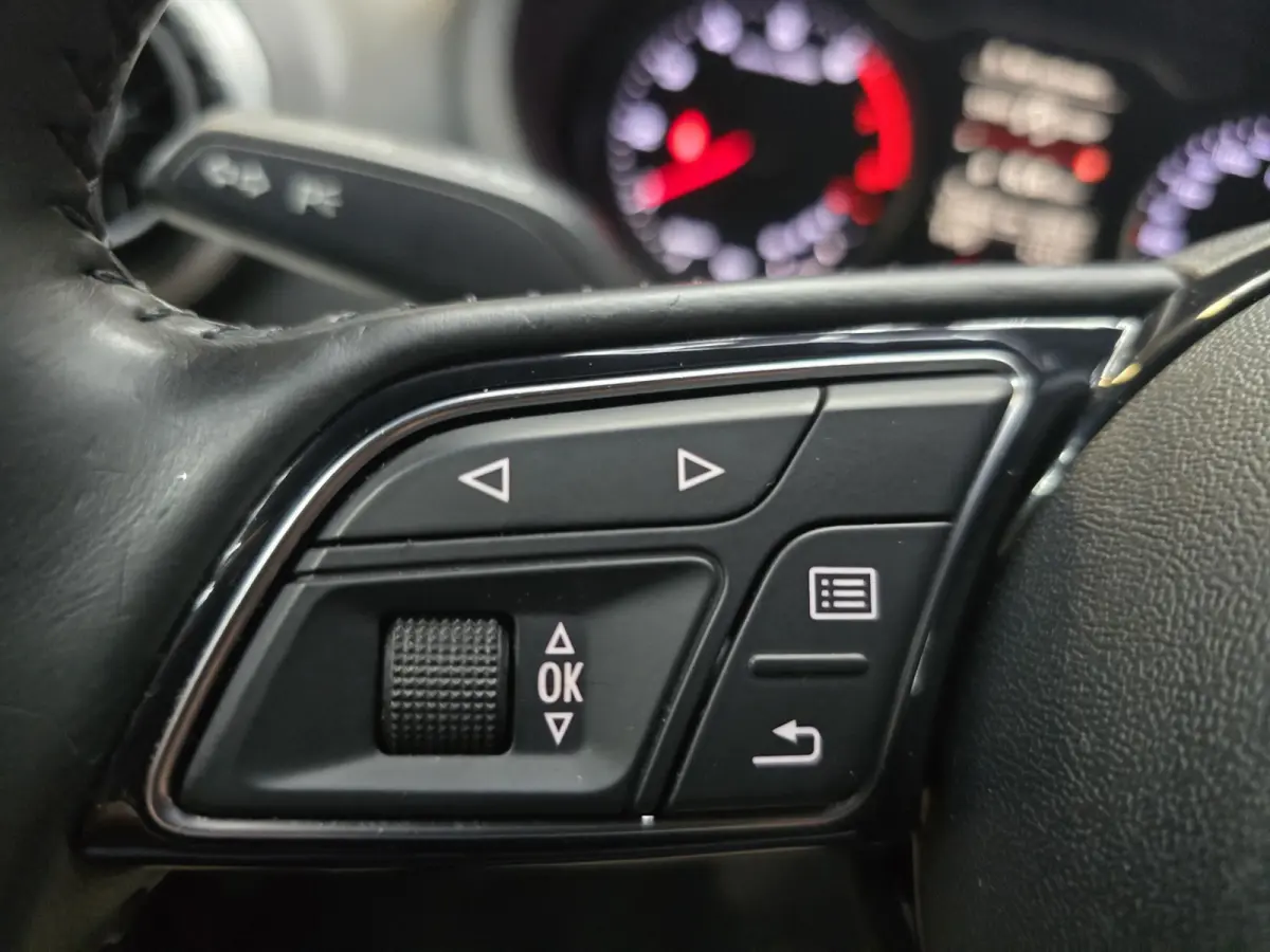 1.0 TFSI Sport Lease Edition Full LED Leder Navi Clima Cruise LM