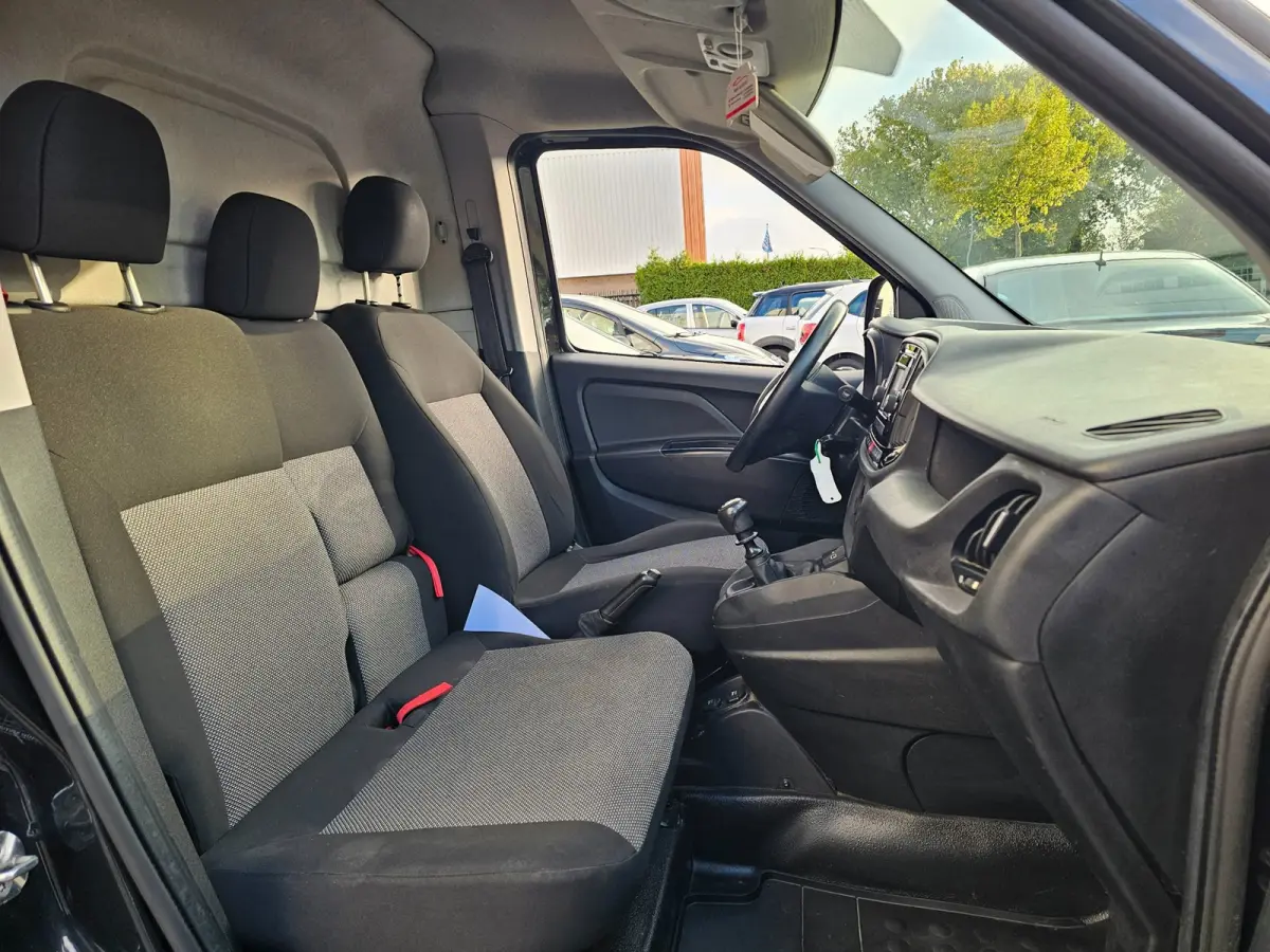1.6 MJ bj 2020 Professional 3pers Navi/Airco/Cruise Nw.APK bij aflevering! Euro 6 Nette auto!