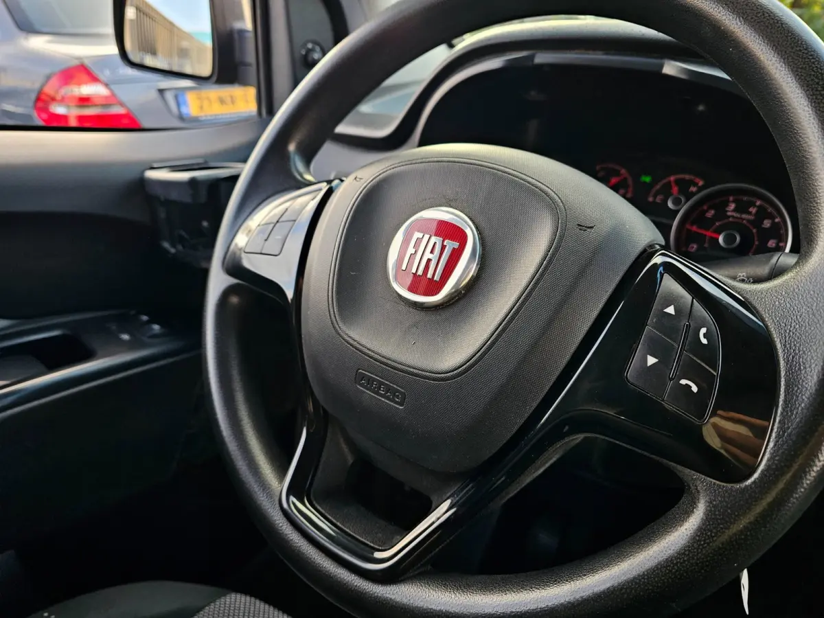 1.6 MJ bj 2020 Professional 3pers Navi/Airco/Cruise Nw.APK bij aflevering! Euro 6 Nette auto!