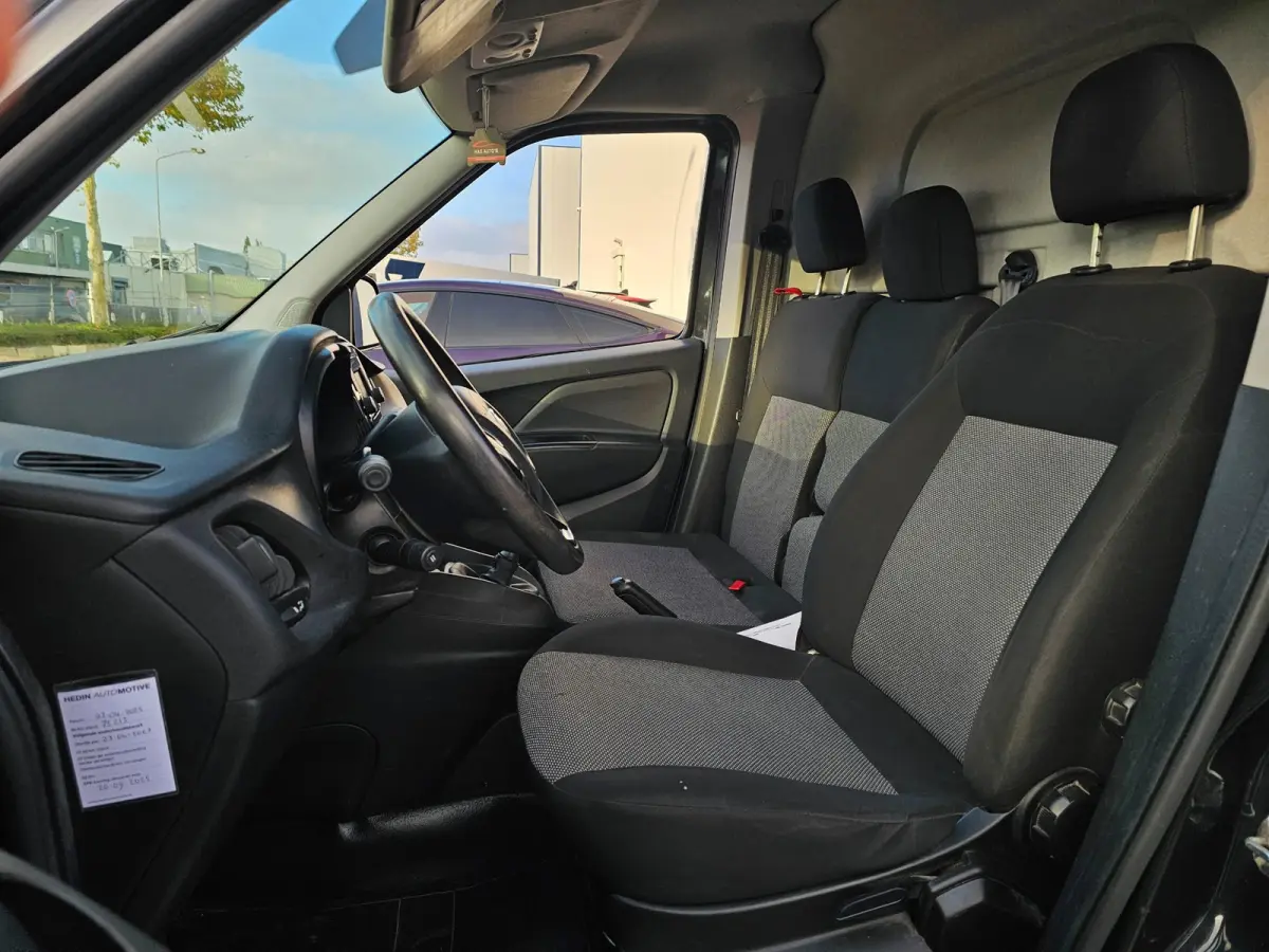 1.6 MJ bj 2020 Professional 3pers Navi/Airco/Cruise Nw.APK bij aflevering! Euro 6 Nette auto!