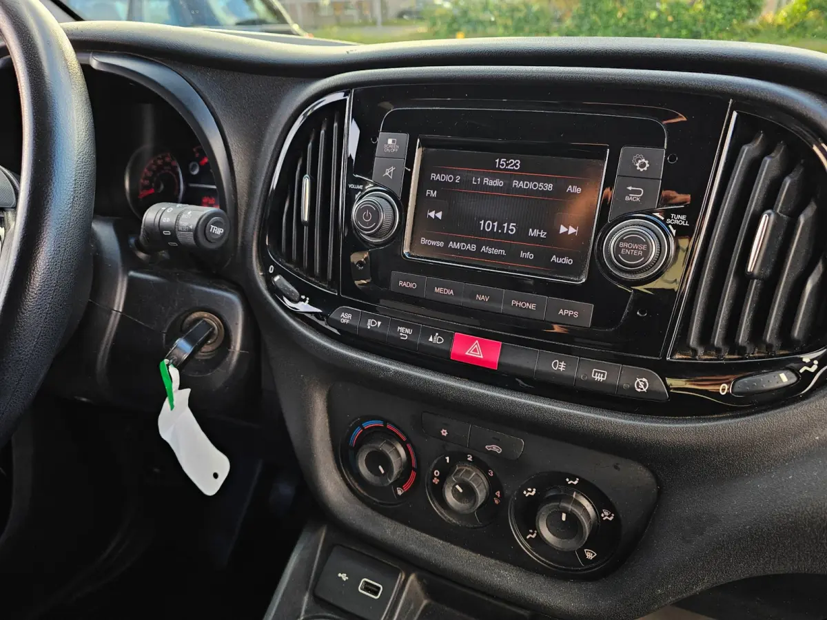1.6 MJ bj 2020 Professional 3pers Navi/Airco/Cruise Nw.APK bij aflevering! Euro 6 Nette auto!