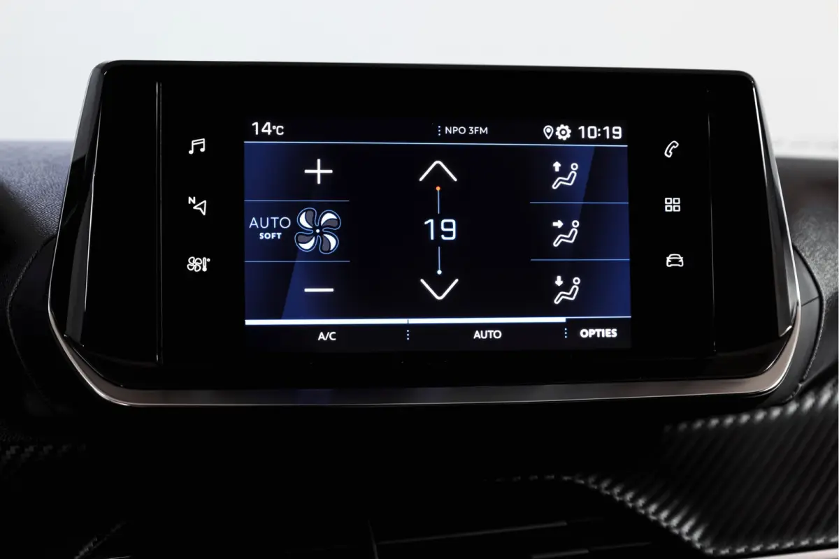 1.2 PureTech Blue Lease Allure 131 PK | Trekhaak | Cruise | PDC | Camera | Carplay/Android | ECC | LM 17" |