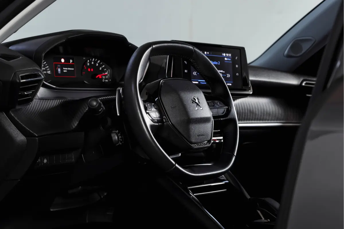 1.2 PureTech Blue Lease Allure 131 PK | Trekhaak | Cruise | PDC | Camera | Carplay/Android | ECC | LM 17" |