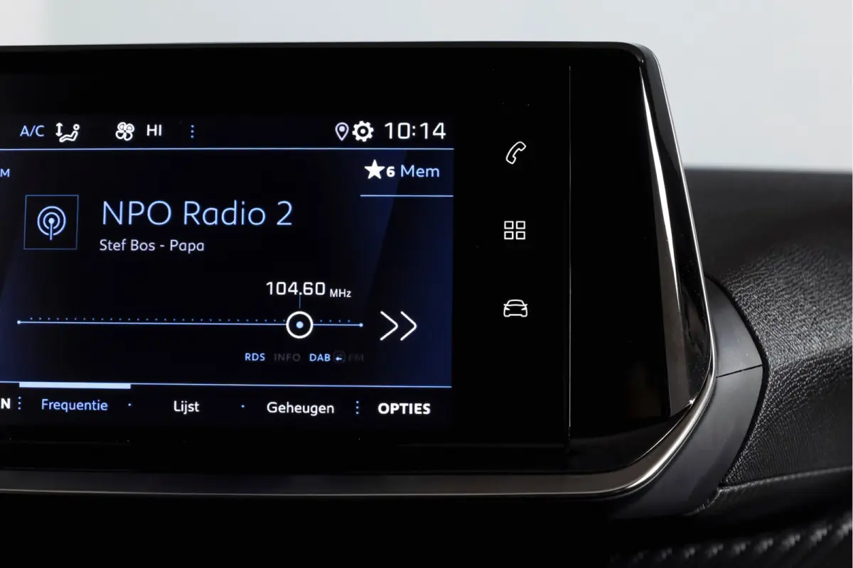 1.2 PureTech Blue Lease Allure 131 PK | Trekhaak | Cruise | PDC | Camera | Carplay/Android | ECC | LM 17" |