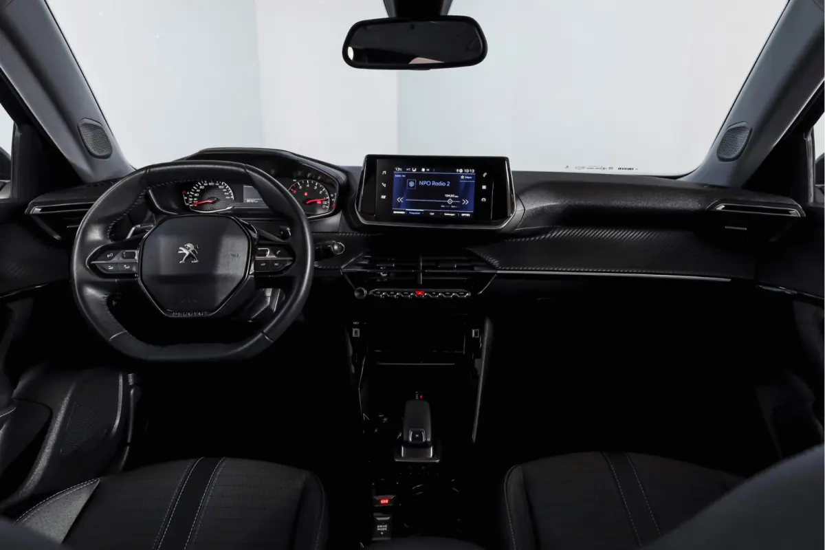1.2 PureTech Blue Lease Allure 131 PK | Trekhaak | Cruise | PDC | Camera | Carplay/Android | ECC | LM 17" |