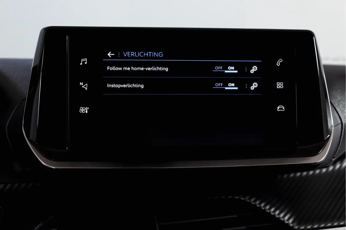 1.2 PureTech Blue Lease Allure 131 PK | Trekhaak | Cruise | PDC | Camera | Carplay/Android | ECC | LM 17" |