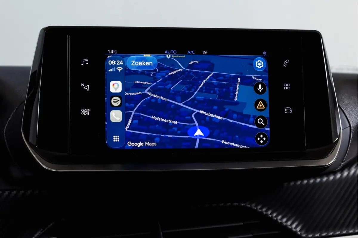 1.2 PureTech Blue Lease Allure 131 PK | Trekhaak | Cruise | PDC | Camera | Carplay/Android | ECC | LM 17" |