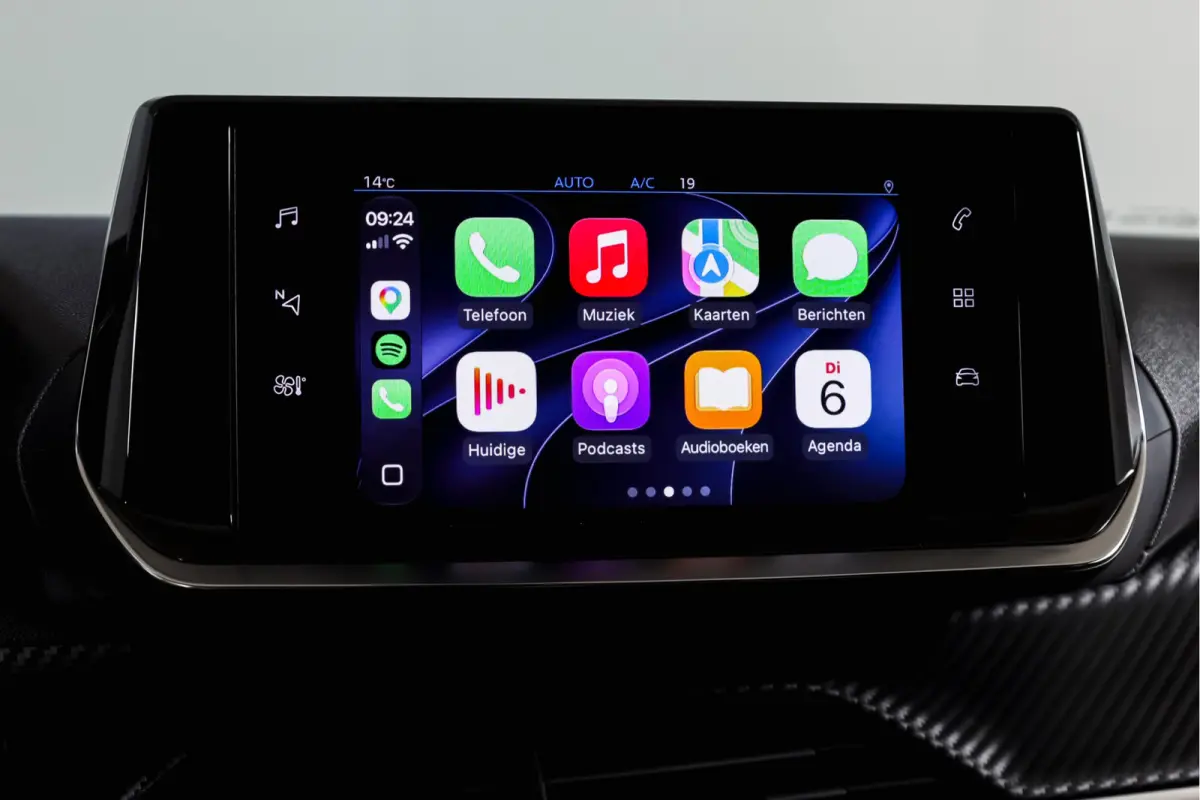 1.2 PureTech Blue Lease Allure 131 PK | Trekhaak | Cruise | PDC | Camera | Carplay/Android | ECC | LM 17" |