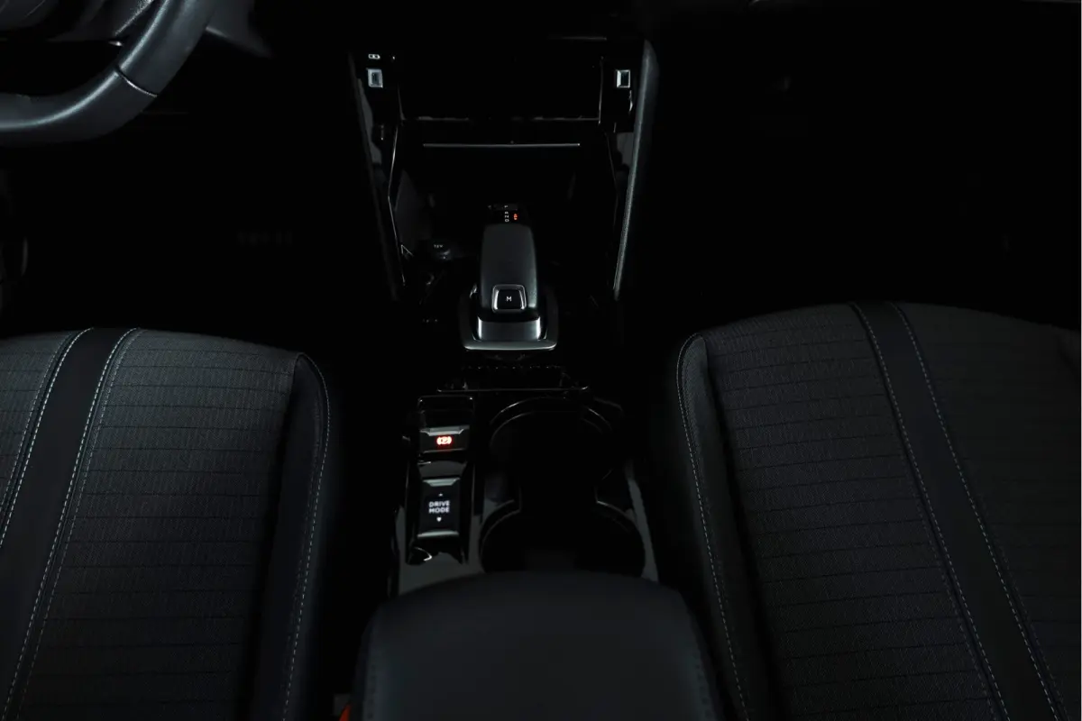 1.2 PureTech Blue Lease Allure 131 PK | Trekhaak | Cruise | PDC | Camera | Carplay/Android | ECC | LM 17" |