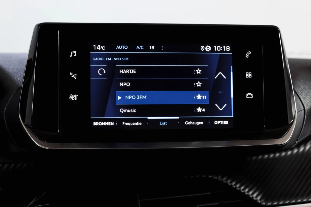 1.2 PureTech Blue Lease Allure 131 PK | Trekhaak | Cruise | PDC | Camera | Carplay/Android | ECC | LM 17" |