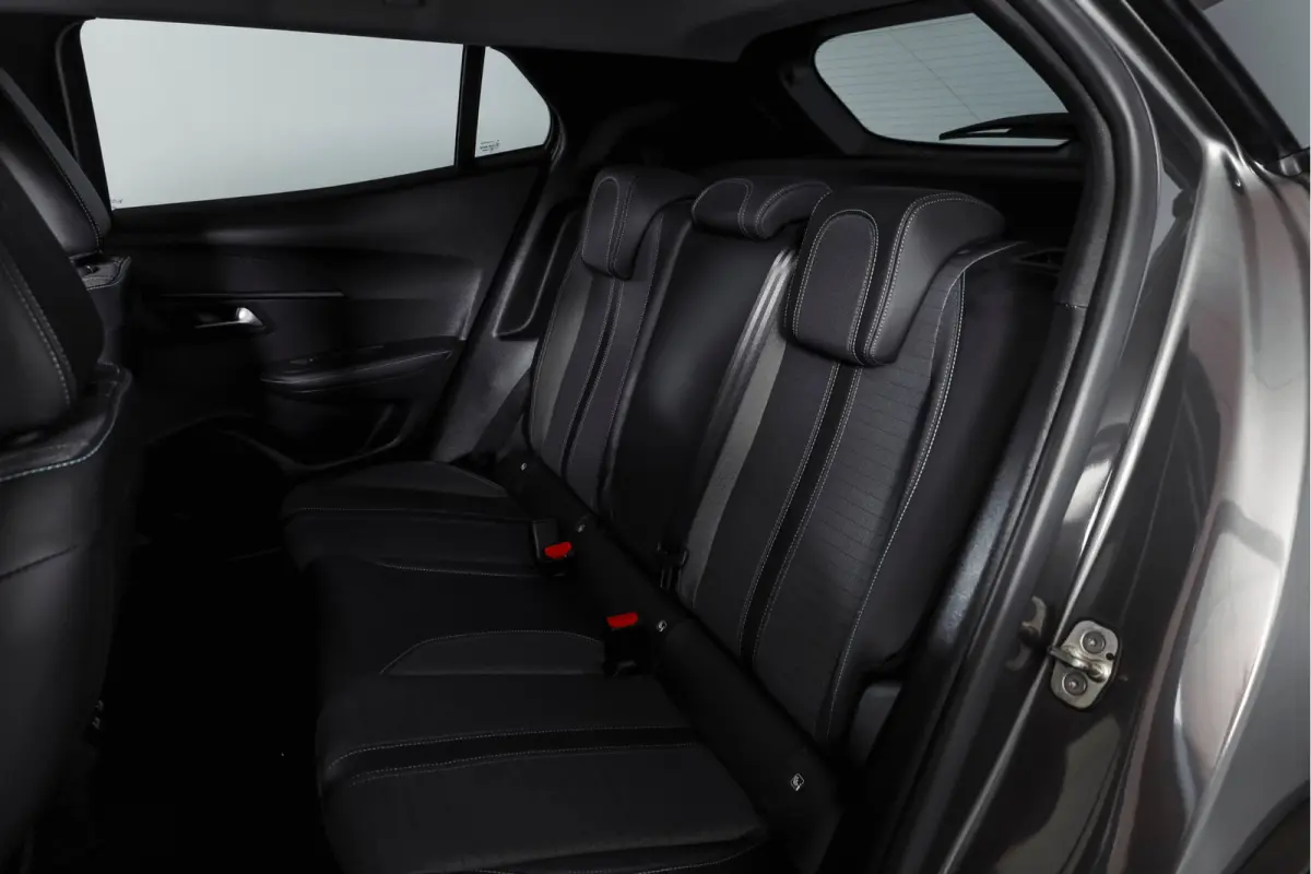1.2 PureTech Blue Lease Allure 131 PK | Trekhaak | Cruise | PDC | Camera | Carplay/Android | ECC | LM 17" |