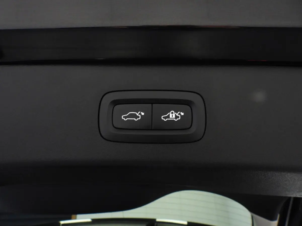 1.5 PHEV BlackLine NAVI/360CAM/SCHUIFDAK/LED/20"LMV!