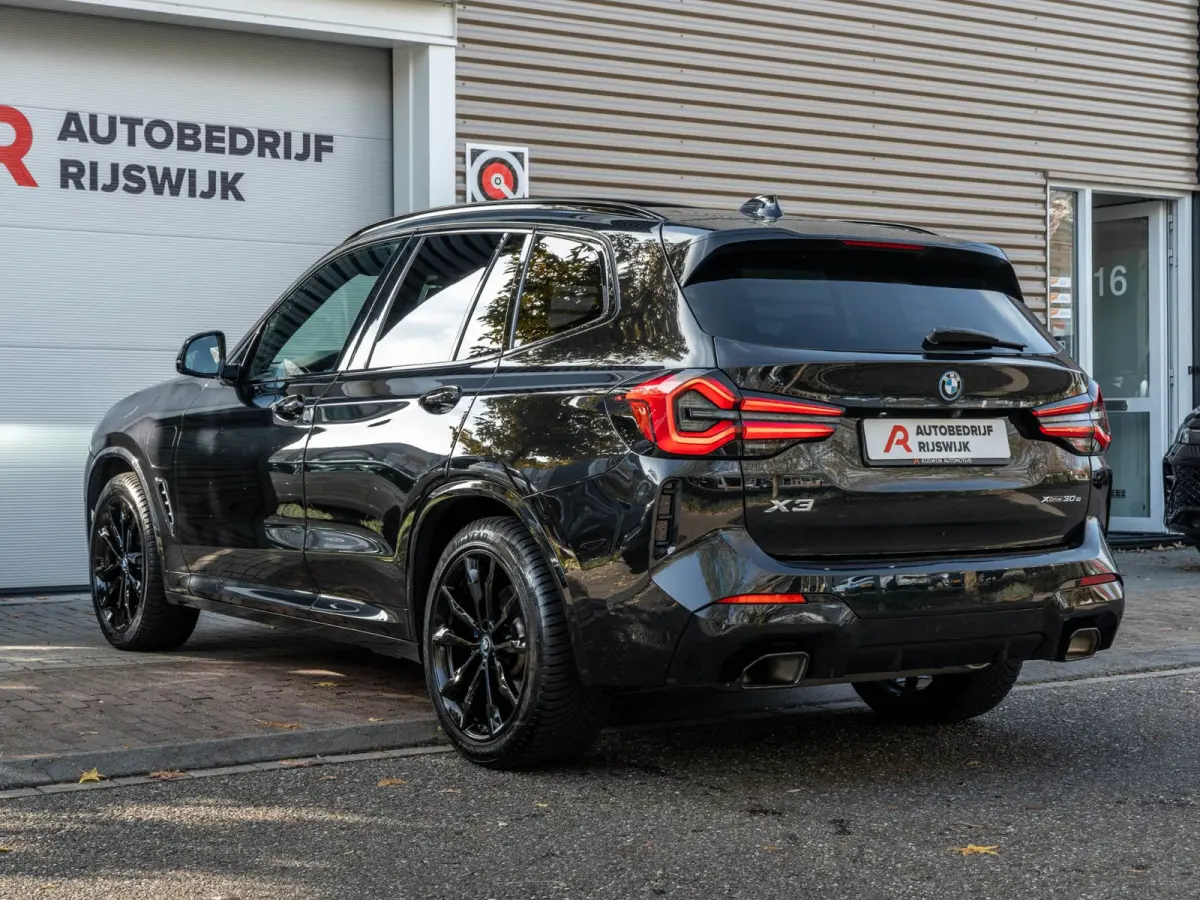 XDrive30e High Executive M Seats/Pano/H&K/Laser/HuD
