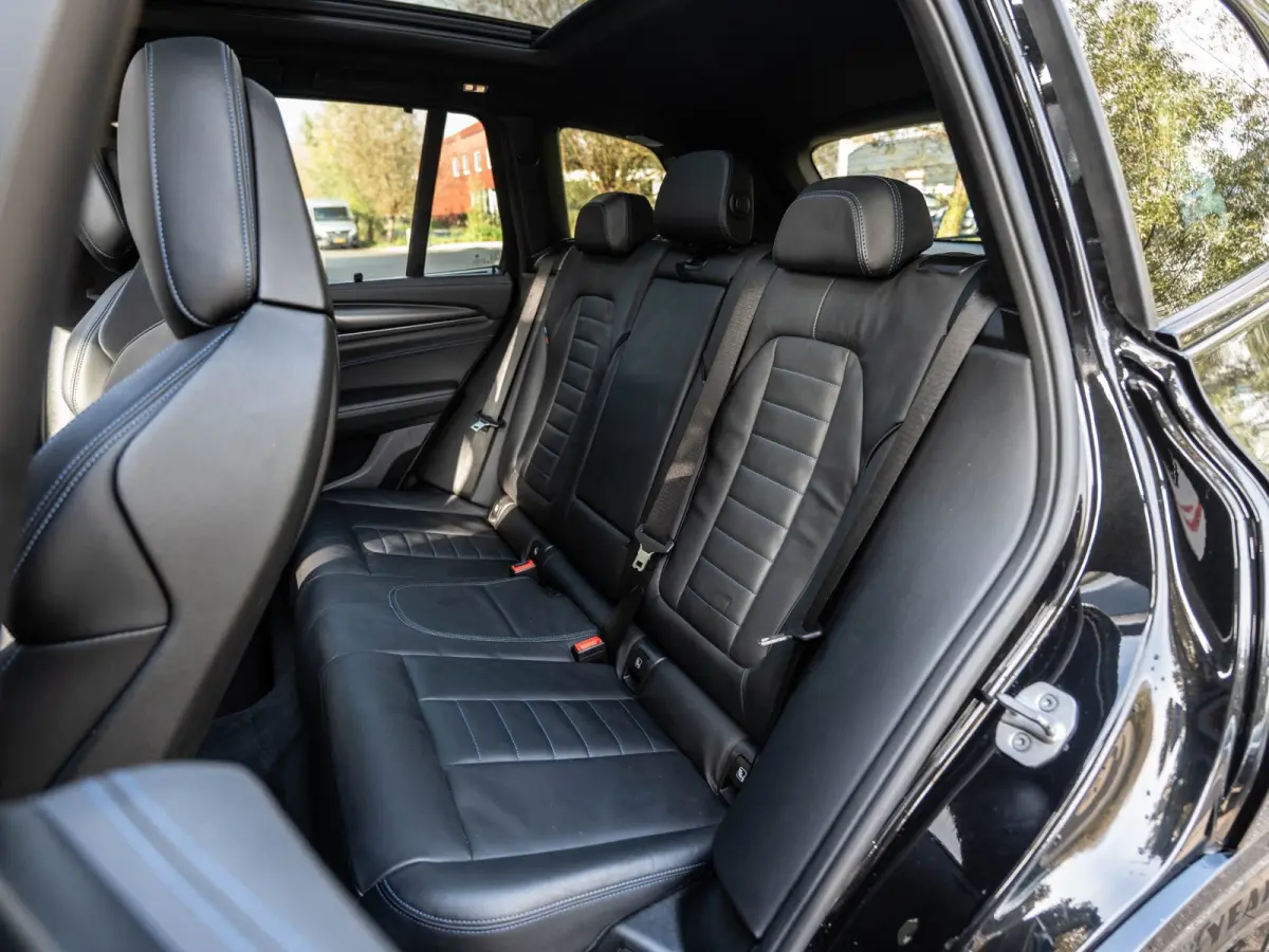 XDrive30e High Executive M Seats/Pano/H&K/Laser/HuD