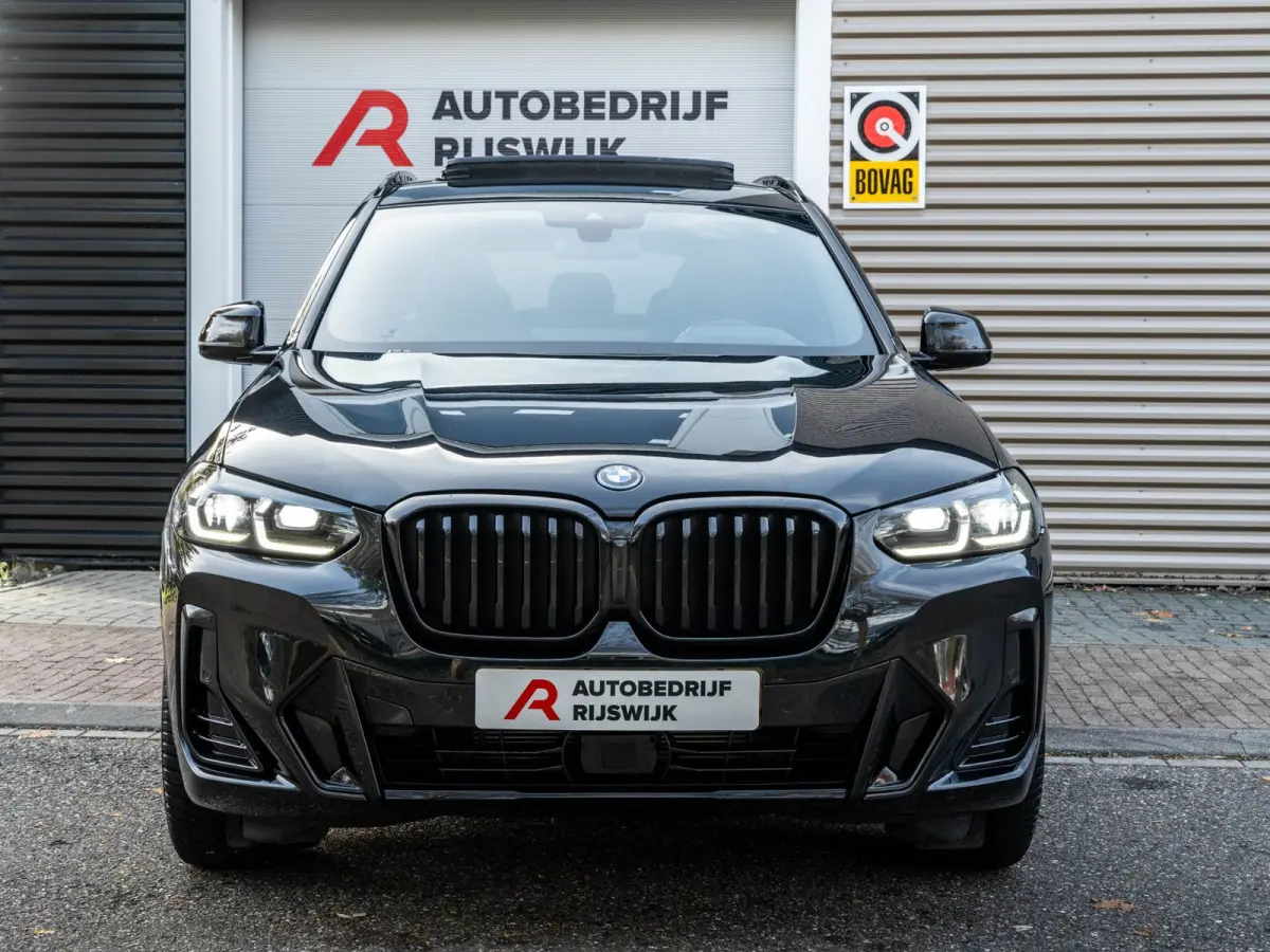 XDrive30e High Executive M Seats/Pano/H&K/Laser/HuD
