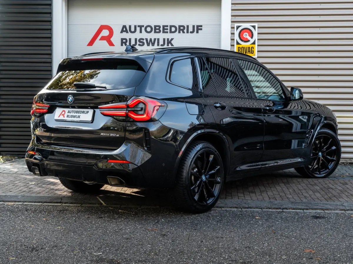 XDrive30e High Executive M Seats/Pano/H&K/Laser/HuD