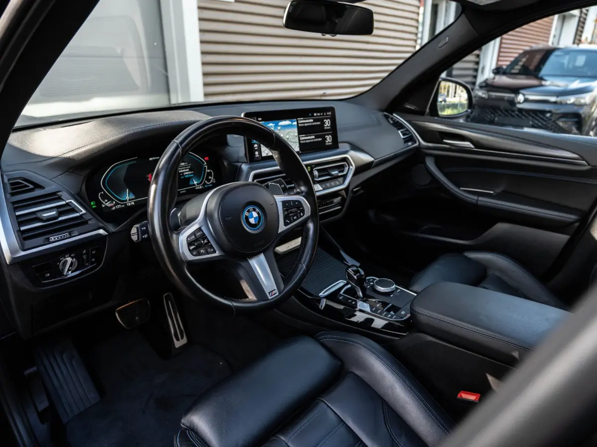 XDrive30e High Executive M Seats/Pano/H&K/Laser/HuD