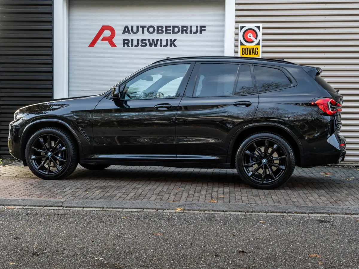 XDrive30e High Executive M Seats/Pano/H&K/Laser/HuD