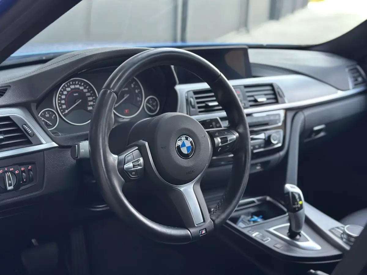 320i LCI | M-SPORT | Performance | PANODAK | LED | Leer |