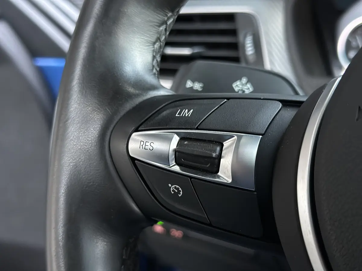 320i LCI | M-SPORT | Performance | PANODAK | LED | Leer |