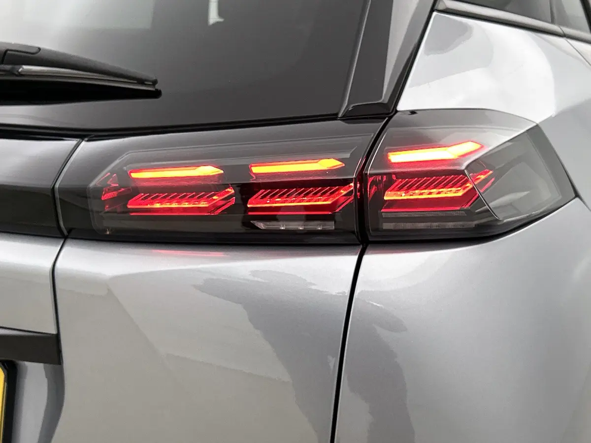 SUV Allure Hybrid 145pk Automaat | Navigatie | 360° Camera | Climate Control | Adaptieve Cruise Control | Parkeersensoren v+a | Dodehoeksensor | Draadloze Apple Carplay / Android Auto | Dig